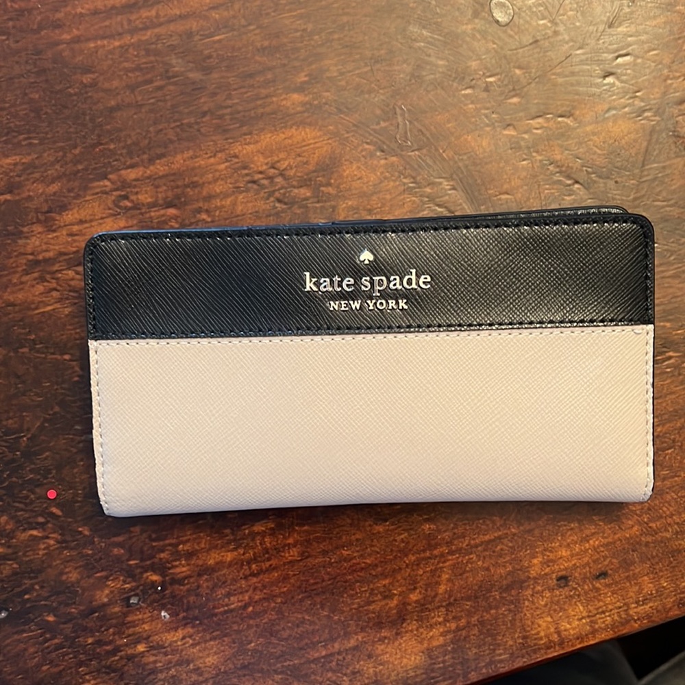 Brand new Kate Spade wallet. Beige/Black.